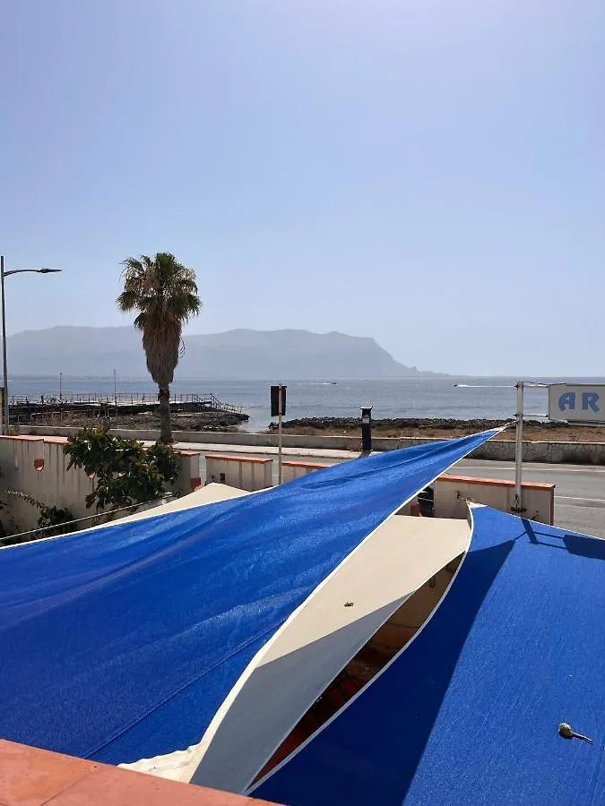 Appartamento 100 passi dal mare Isola delle Femmine 0*,  Italia