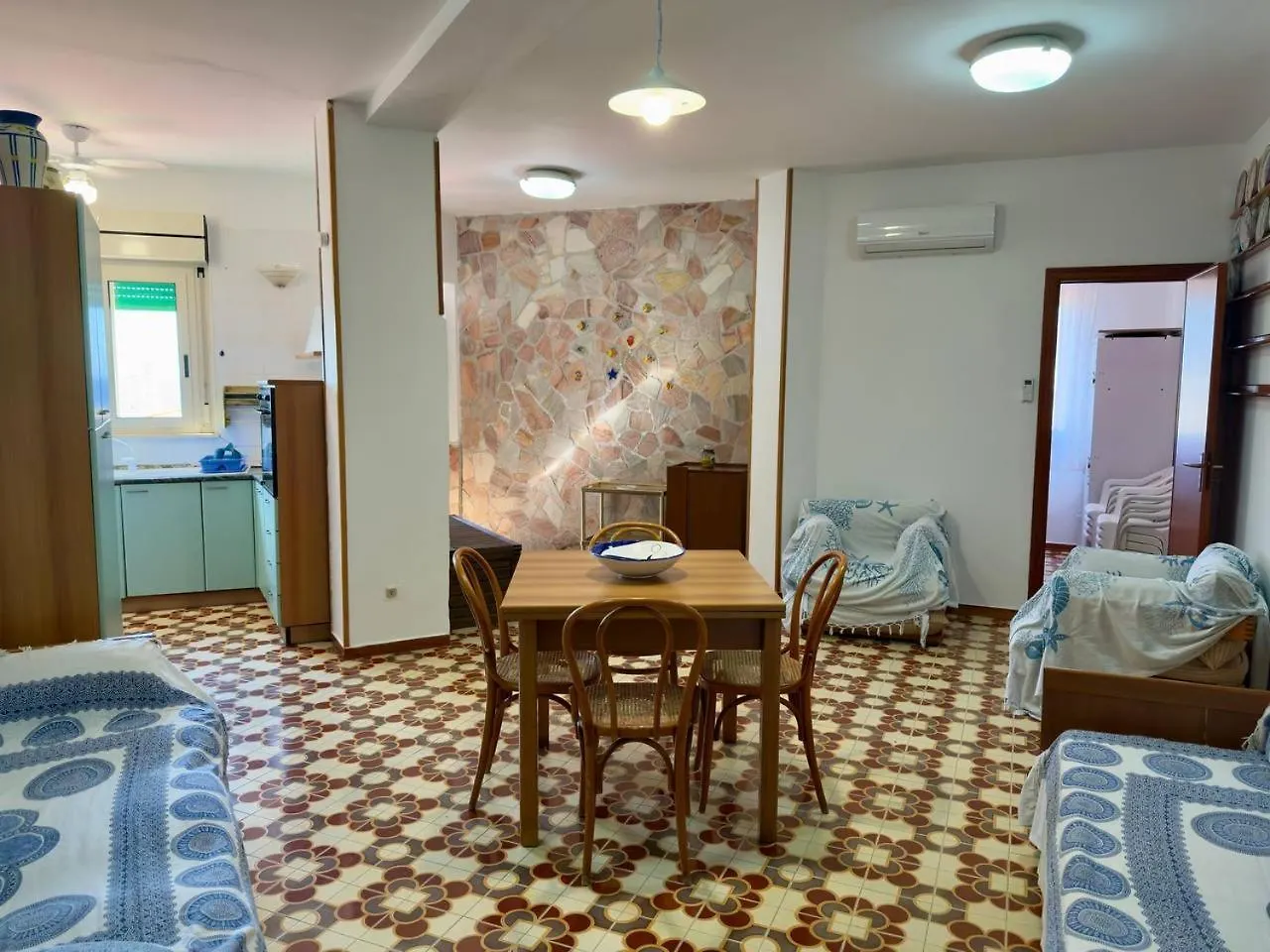 Appartamento 100 passi dal mare Isola delle Femmine 0*,  Italia